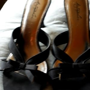METAPHOR Black Satin Bow Design Heels